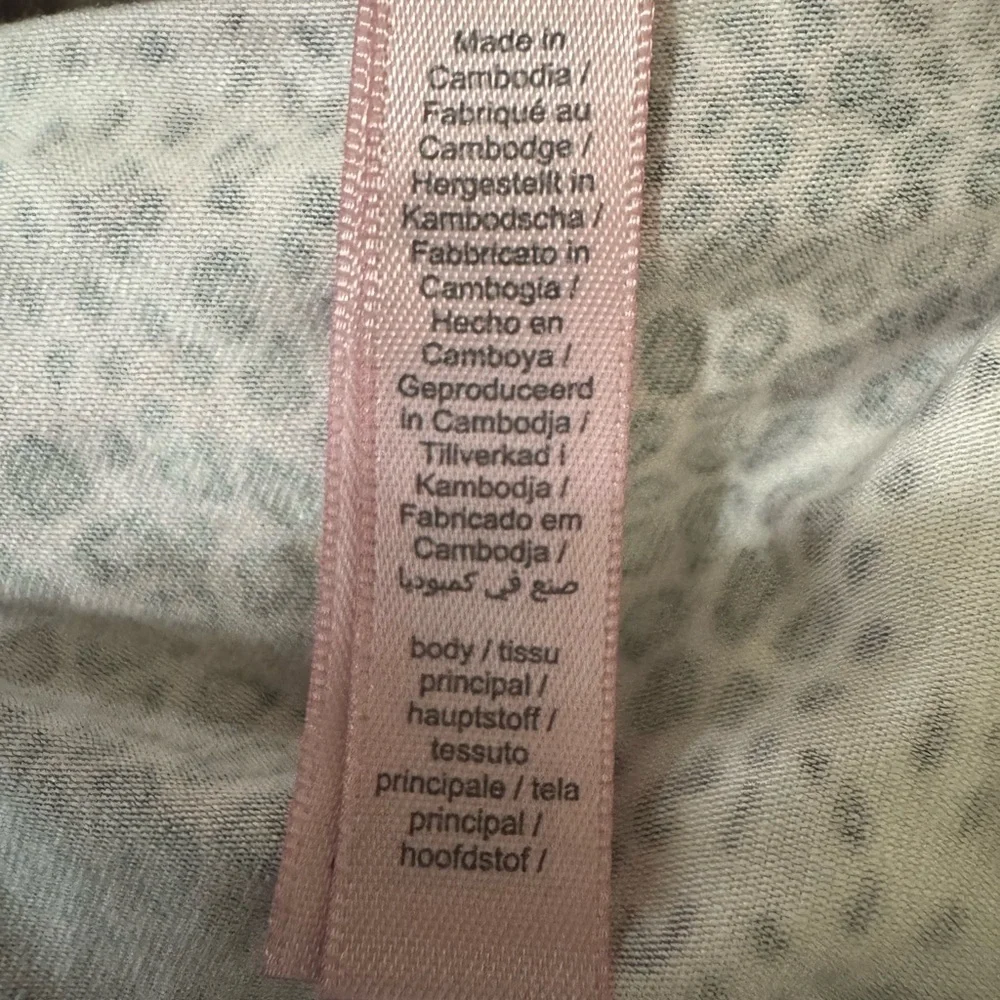 SKIMS Pajama Long Sleeve Button Up Set - Picture 8 of 8